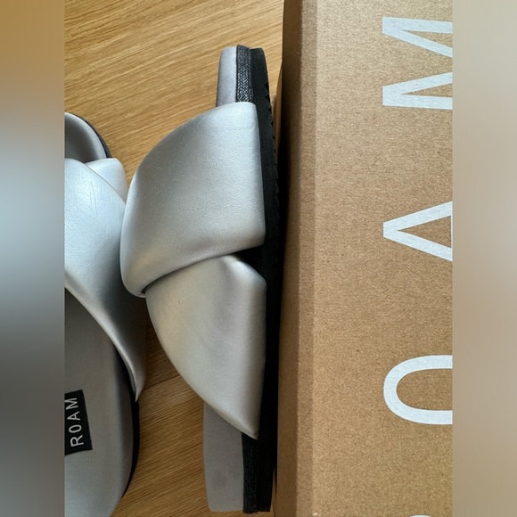 Roam Foldy Puffy‎ Silver Sandal size 9 VG condition - Picture 5 of 12